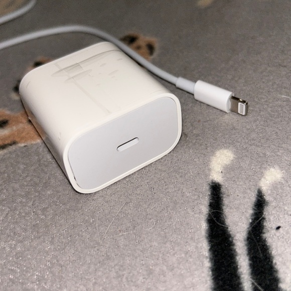 Apple iOS USB-C charging block and cable - Picture 2 of 2